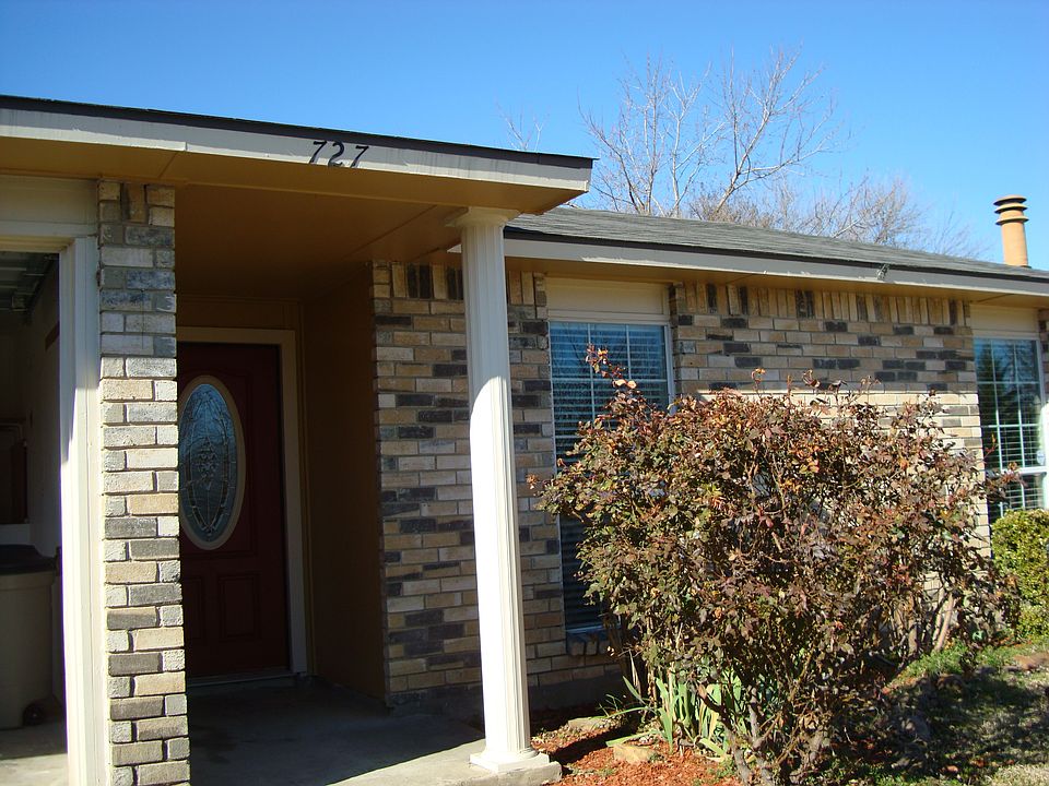 1st image of 727 Circle Cove Dr