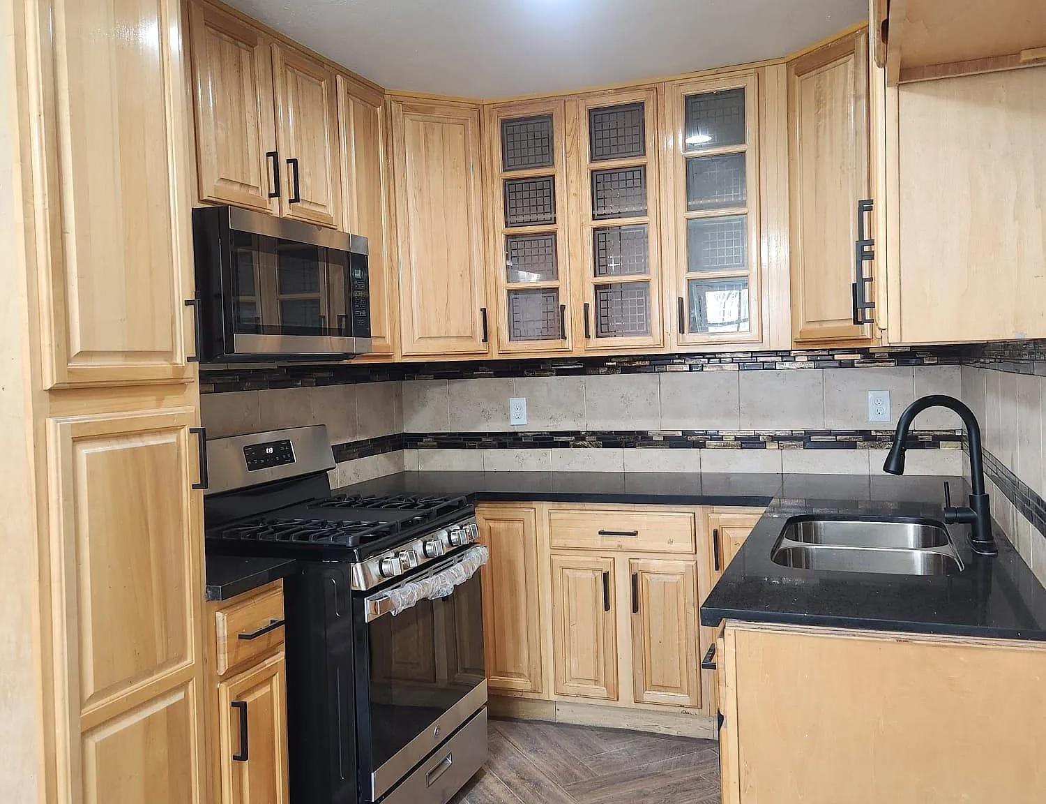 2729 Independence Ave — Photo 1