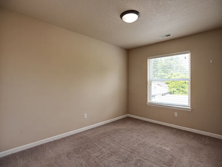 432 NE 136th Ave — Photo 14