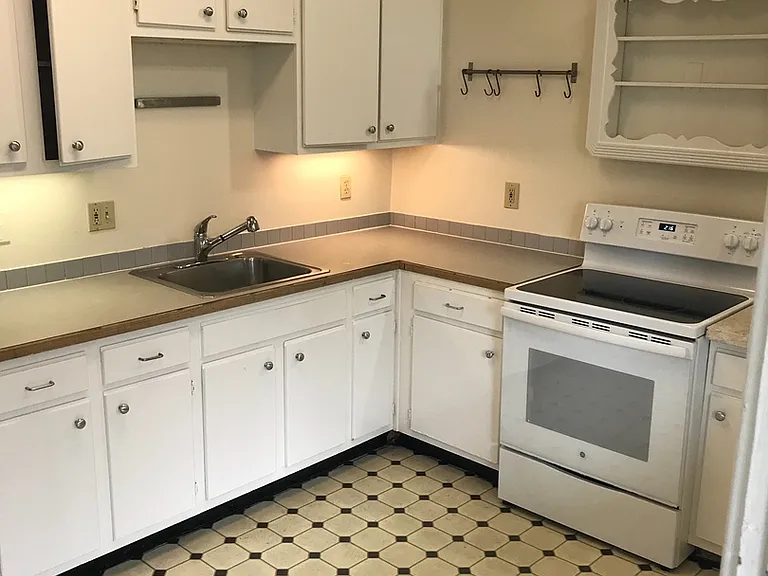 Fremont Apartments - Located on Fremont Ave — Photo 24