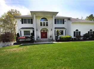 19 Van Wort Dr, Garnerville, NY 10923