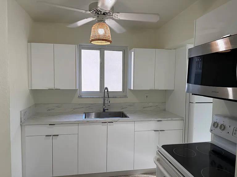 511 SW 37th Ave #1 — Photo 3