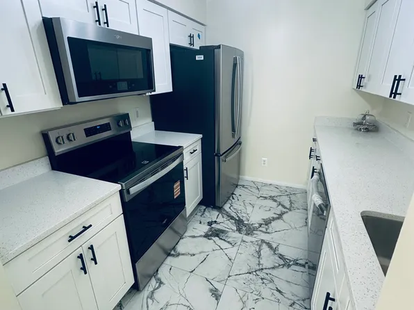 244 Reynolds St #412, Alexandria, VA 22304