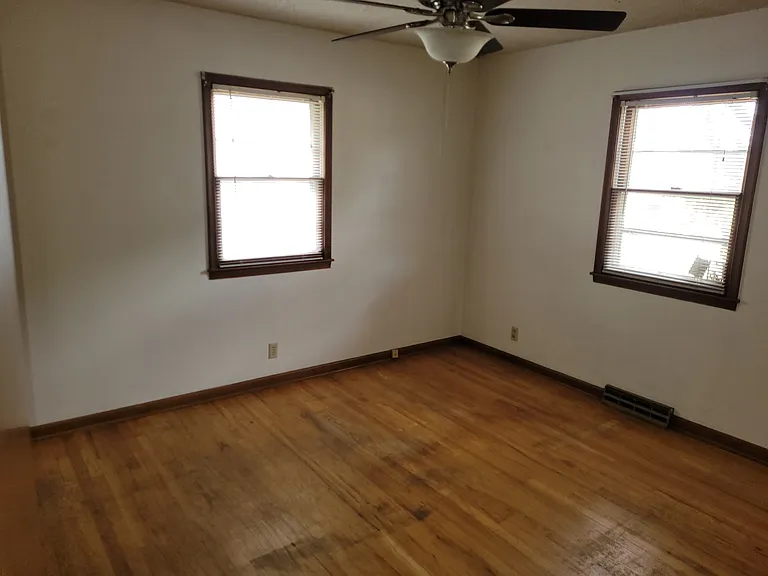 2139 N William Ave — Photo 4