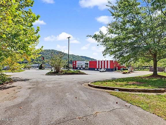 5th image of 1271 Andrews Road