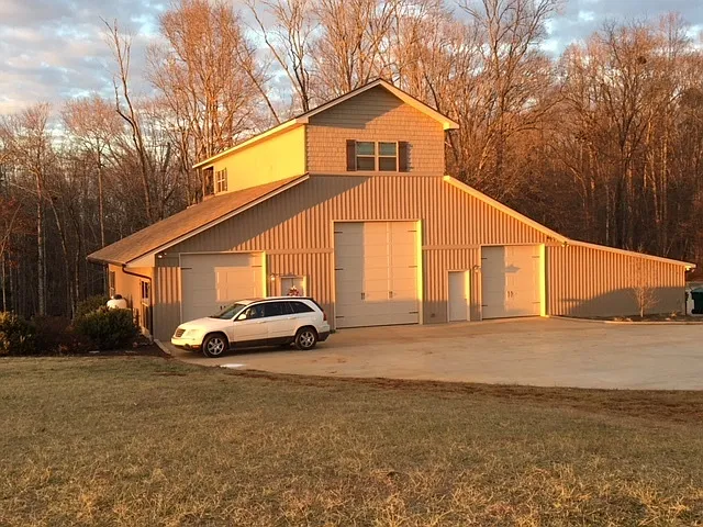 Large 1BR/1BA Barn Apt in LC, country setting near lake — Photo 1