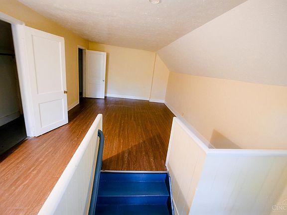 4th image of 160 1st St