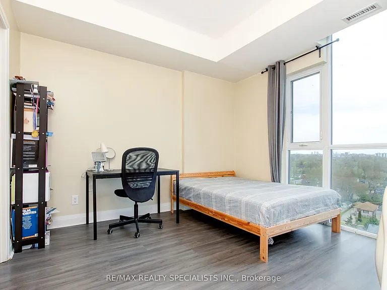 1 Hurontario St #1005 — Photo 13