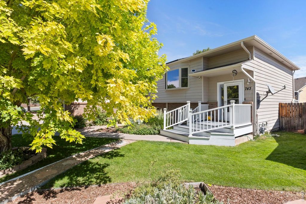 743 Ponderosa Dr