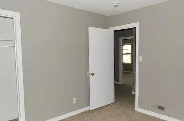 908 Charles Ct — Photo 7