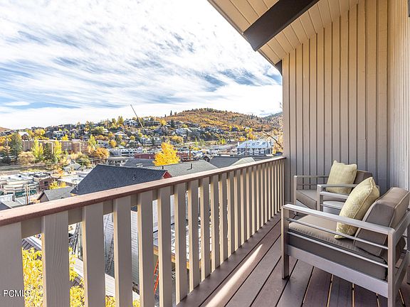 5th image of 524 Woodside Ave #1
