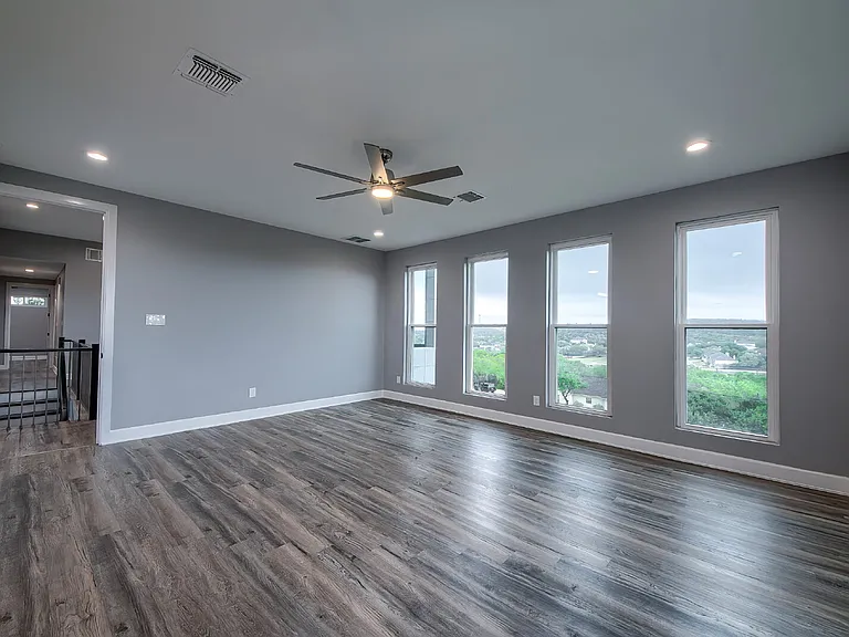 714 Misty Water Ln — Photo 17
