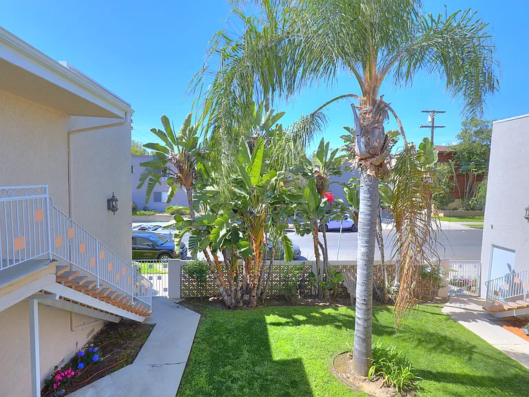 4808 Riverton Ave #7 — Photo 5