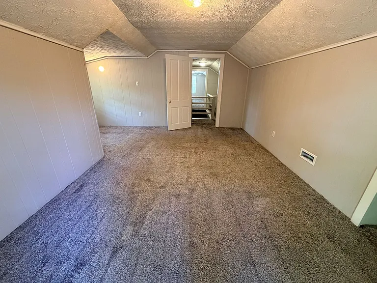 1005 N Oak St #B — Photo 23