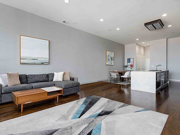 3rd image of 1809 W Chicago Ave #4W