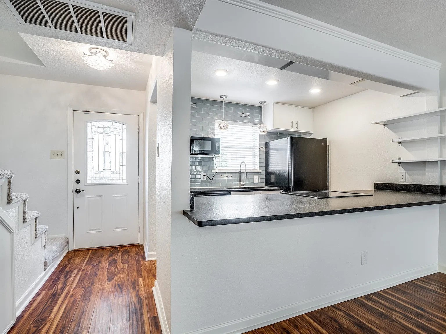 2 bed, 1.5 bath, 952 sqft, $2,150 — Photo 3