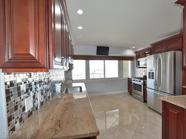 525 Ocean Blvd #405 — Photo 11