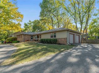 7635 W 114th Ter, Overland Park, KS 66210