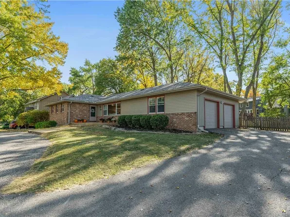 7635 W 114th Ter, Overland Park, KS 66210