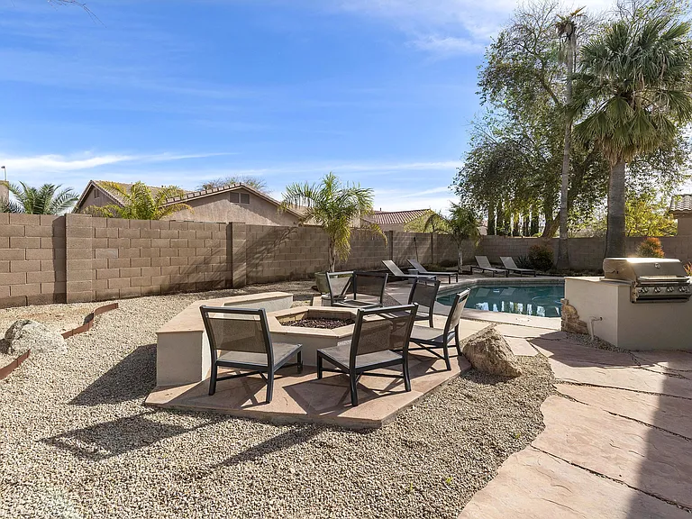 442 W Carob Dr — Photo 8
