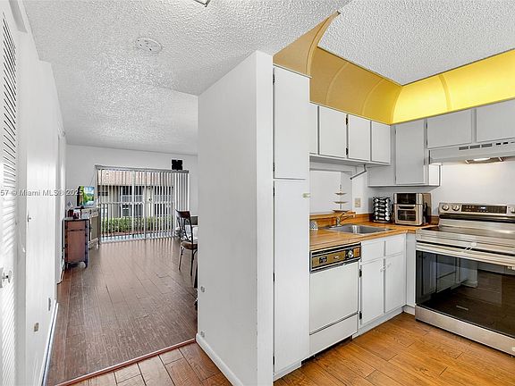3rd image of 8830 Royal Palm Blvd APT 203-5