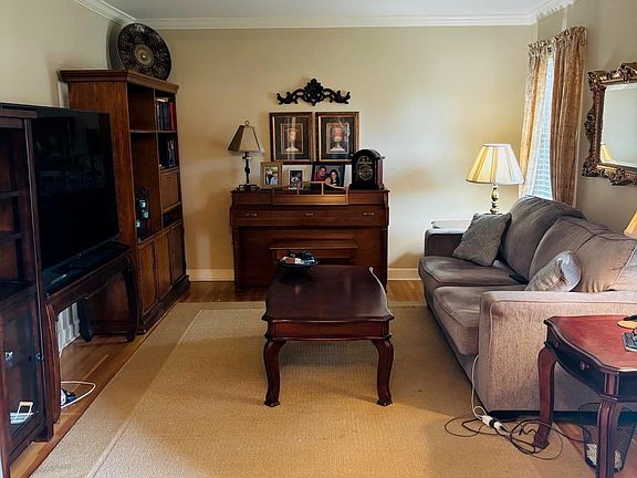 2nd image of 2076 Riverdale Rd