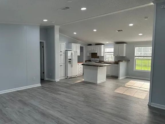 3rd image of 109 Blanco Dr
