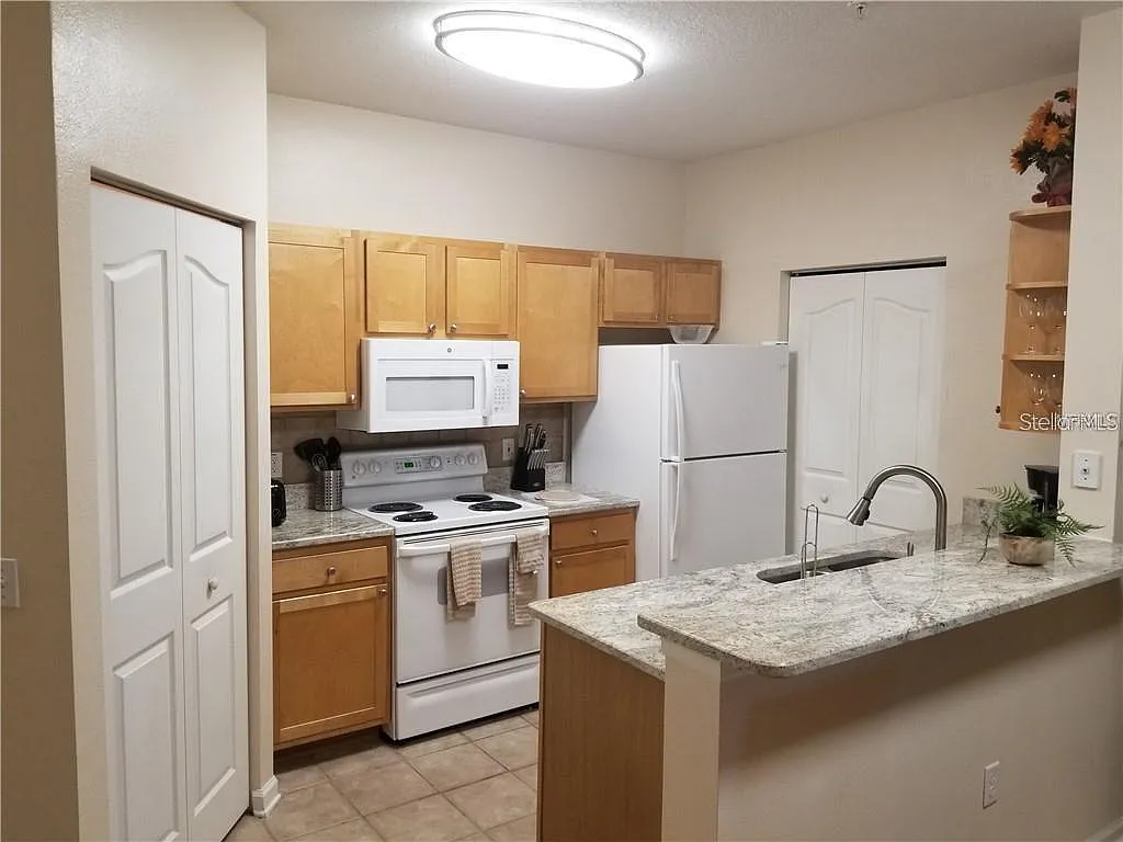 2 bed, 2.0 bath, 1116 sqft, $2,195 — Photo 2