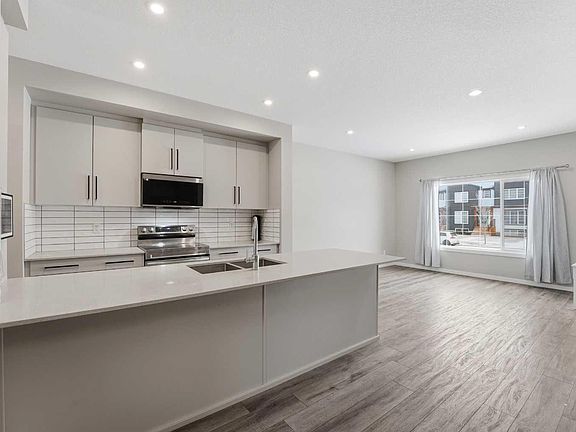 5th image of 39 Lake St