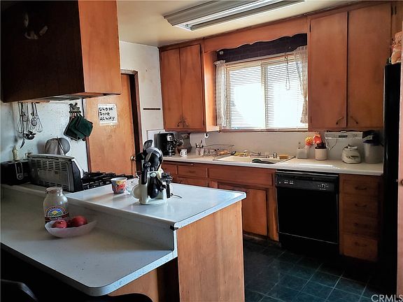 3rd image of 4834 Park St