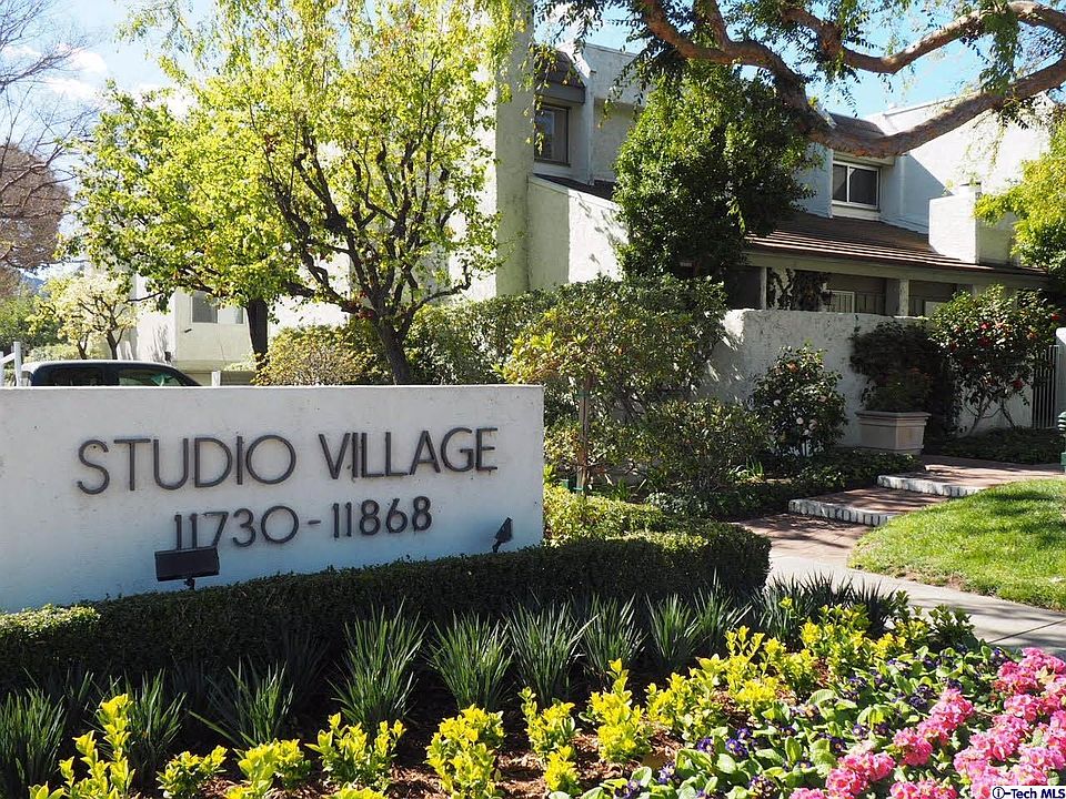 1st image of 11856 Moorpark St APT A