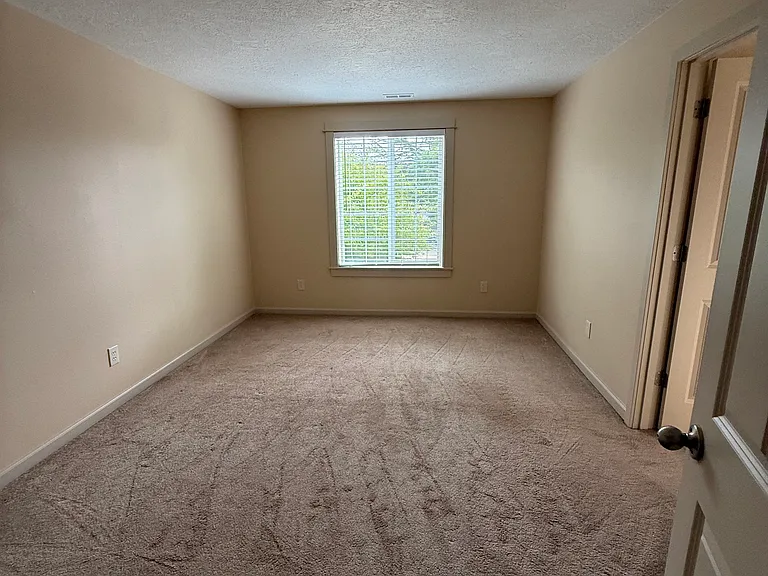 2105 NE Cleveland Ave — Photo 11