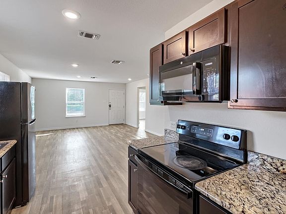 4th image of 1208 Williams Ave