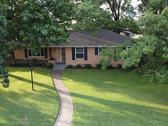 2nd image of 3837 Crestpark Dr