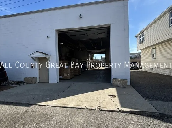 13-15 Suydam Pl, Babylon, NY 11702