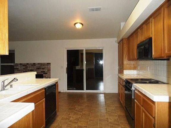 3rd image of 2471 Drummond Dr