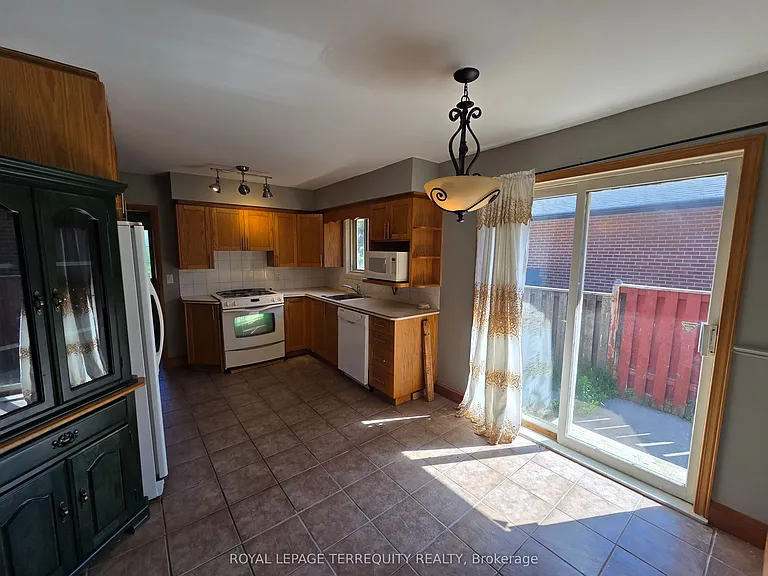319 Hillcroft St #MAIN — Photo 3