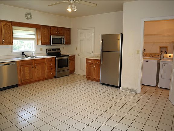 4th image of 308 College Ave
