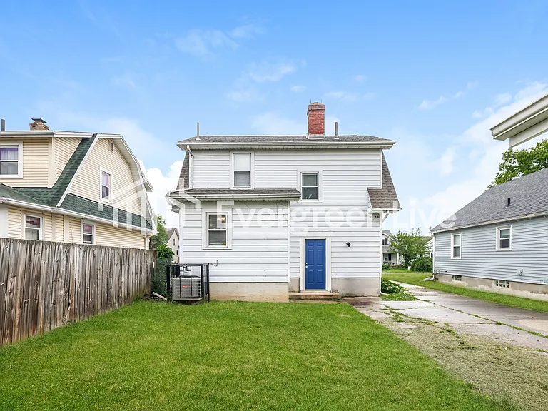 1681 Meriline Ave — Photo 15