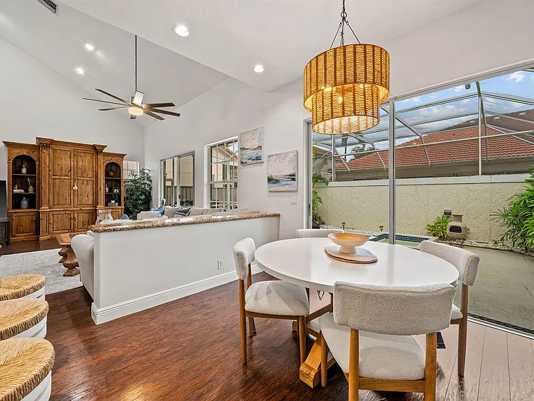 33 Monterey Pointe Dr — Photo 12