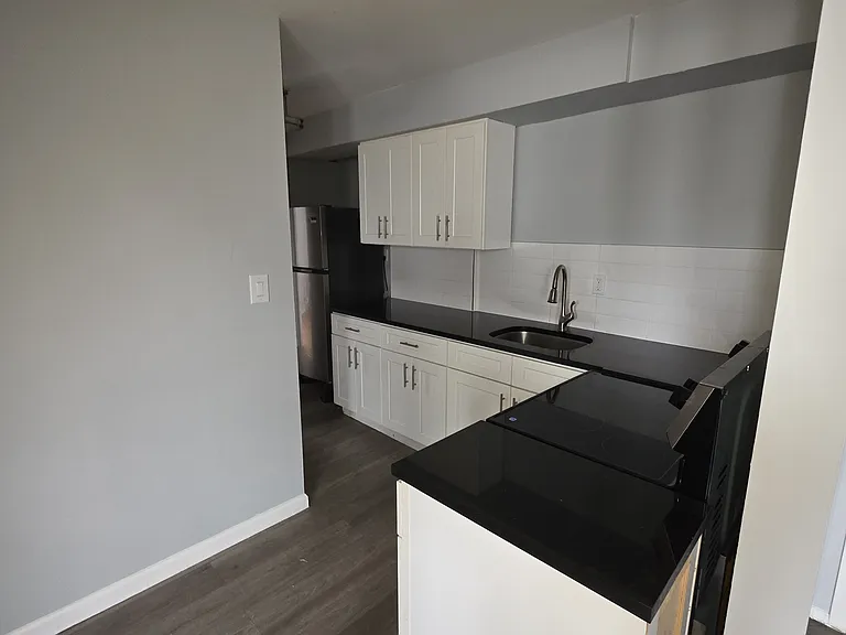 130 W 4th St #3CS — Photo 9