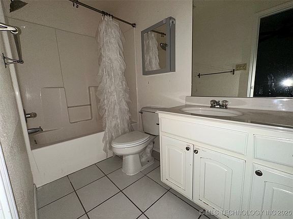 3rd image of 310 Northridge Dr