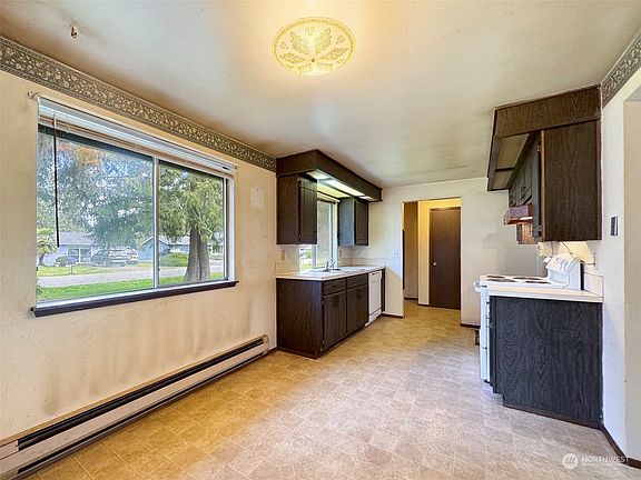 5th image of 2422 W Hennessy Lane
