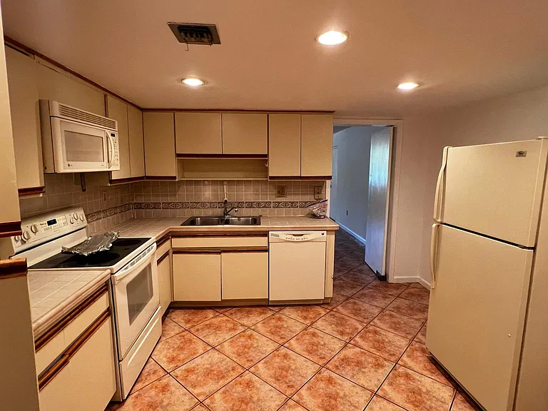 730 Coral Way #101 — Photo 11