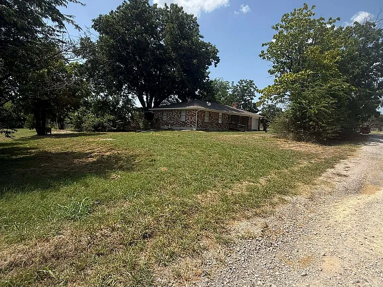 610 S Rike St — Photo 4