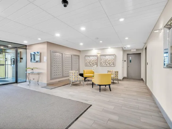 12121 Jasper Ave NW #1401, Edmonton, AB T5N 3X7