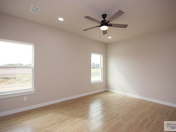 5th image of 2504 Conroe Rd