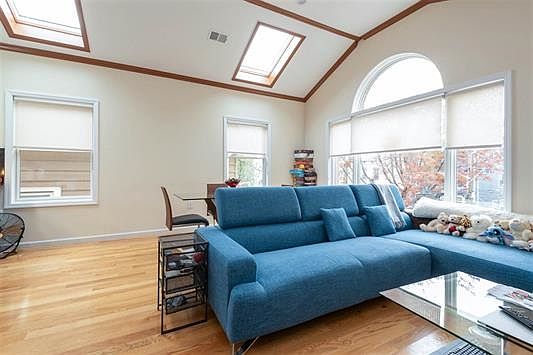 3rd image of 55 Waverly St Unit 2
