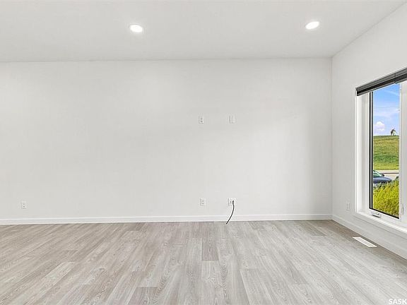 3rd image of 1070 Brighton GATE