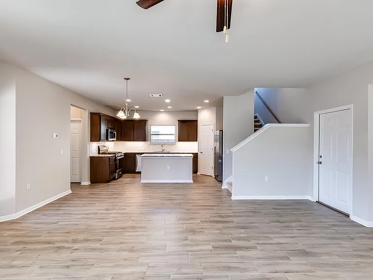 821 Falkland Trce — Photo 10